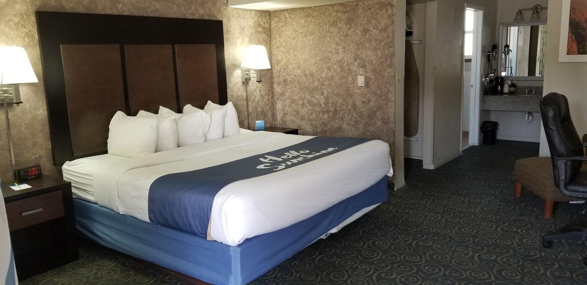Days Inn & Suites By Wyndham Trinidad Bagian luar foto