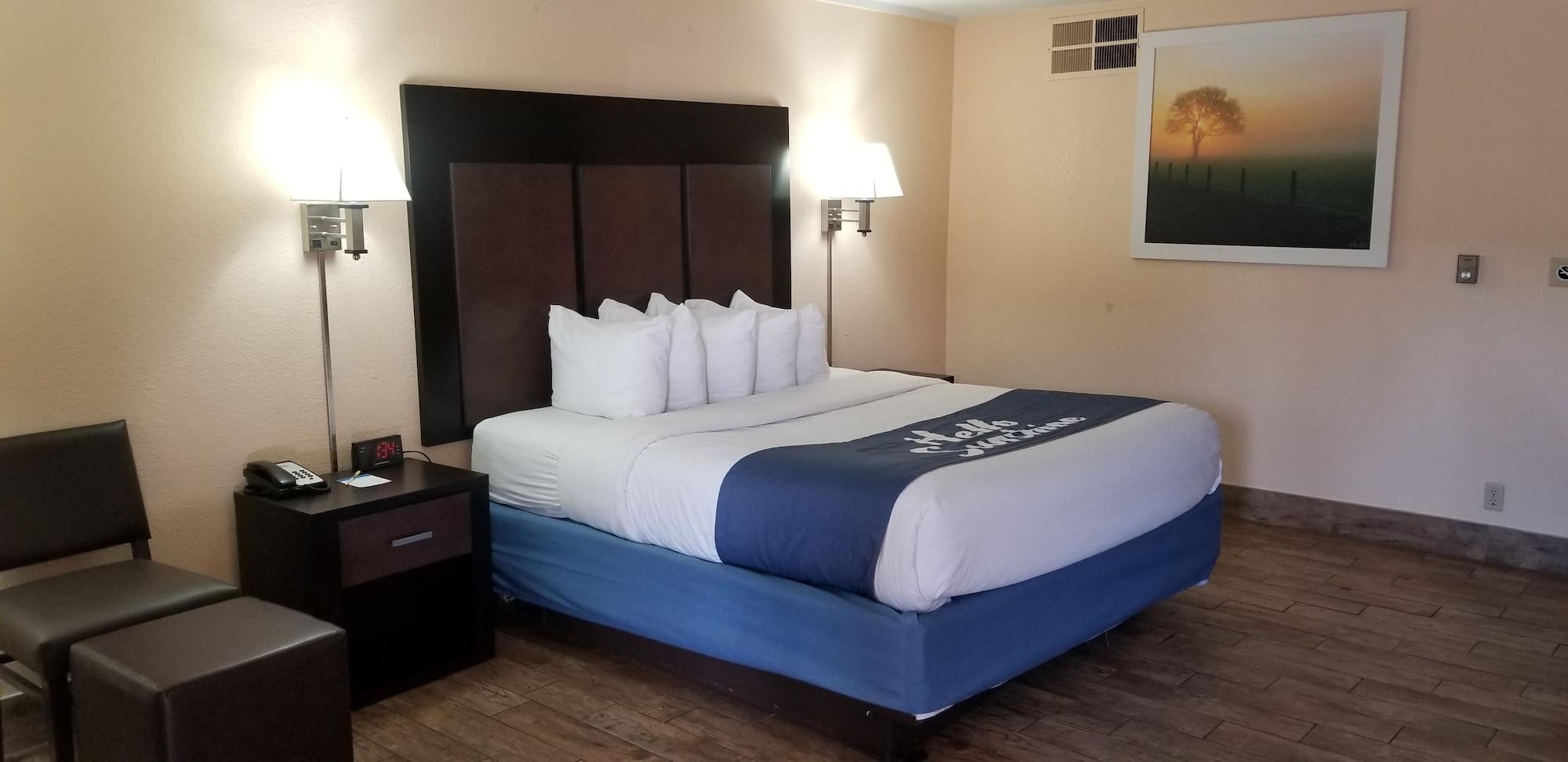 Days Inn & Suites By Wyndham Trinidad Bagian luar foto