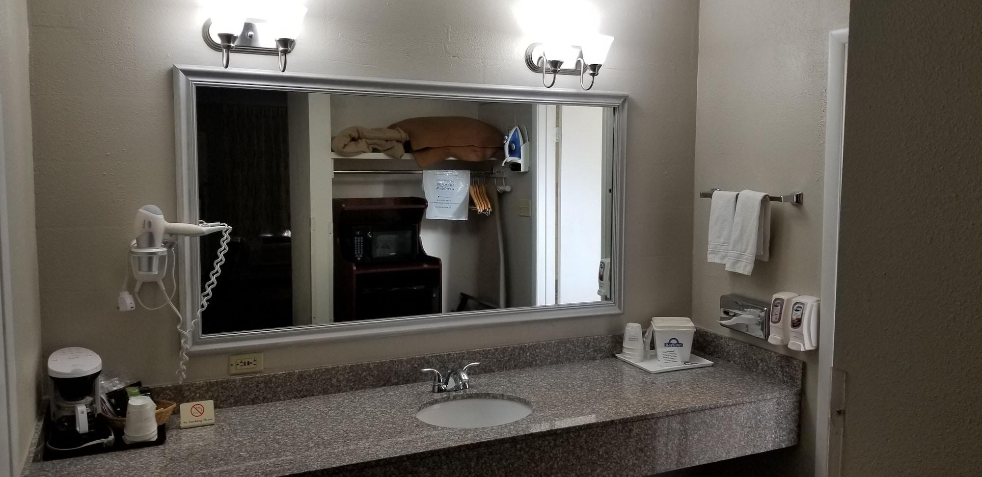 Days Inn & Suites By Wyndham Trinidad Bagian luar foto