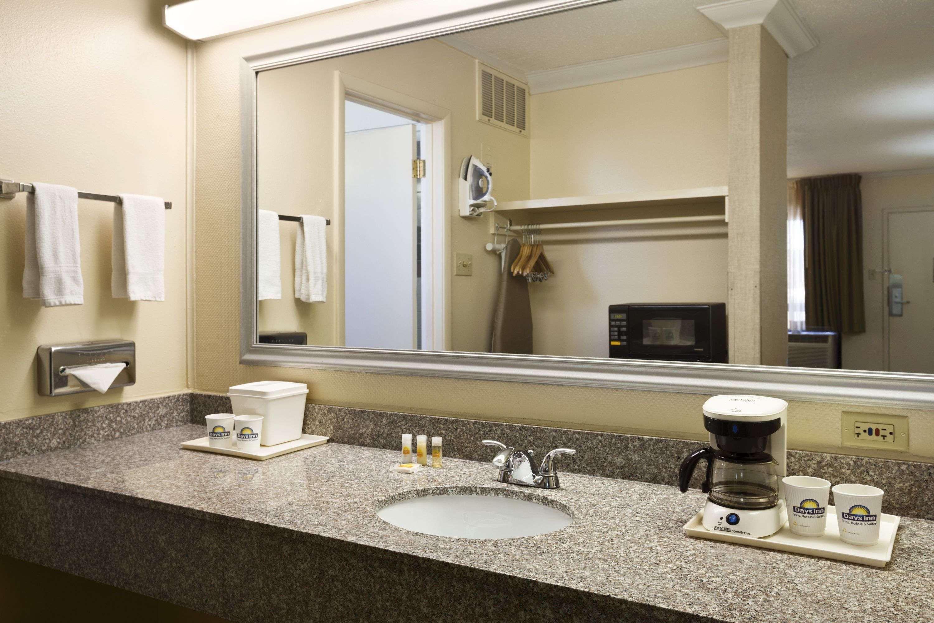 Days Inn & Suites By Wyndham Trinidad Bagian luar foto