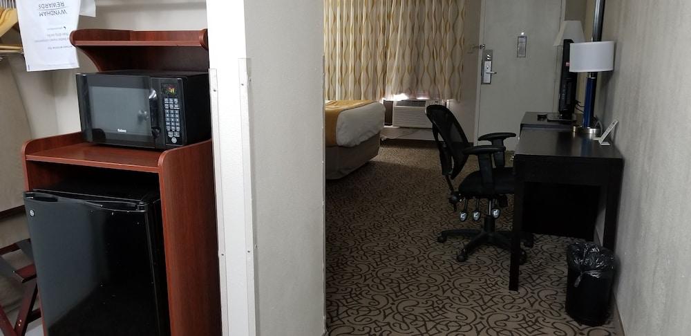 Days Inn & Suites By Wyndham Trinidad Bagian luar foto